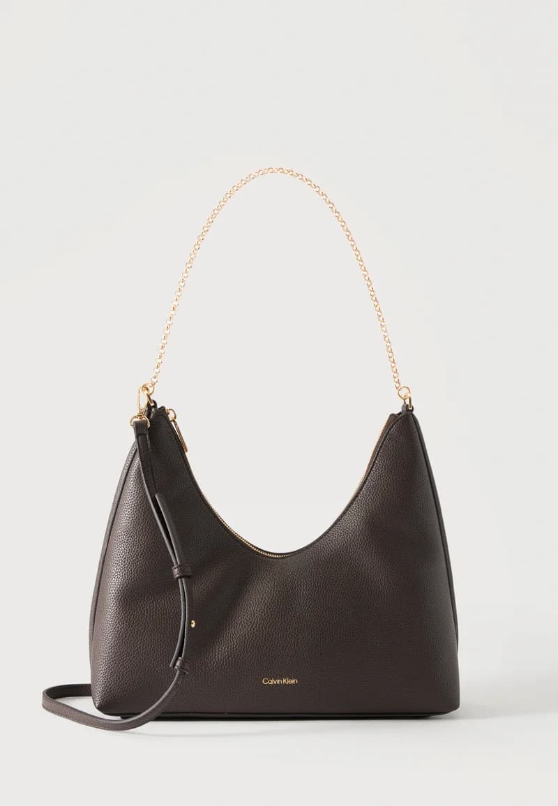 Calvin Klein EMBLEM TOP ZIP HOBO - Handtas - dark brown/donkerbruin - Zalando.be