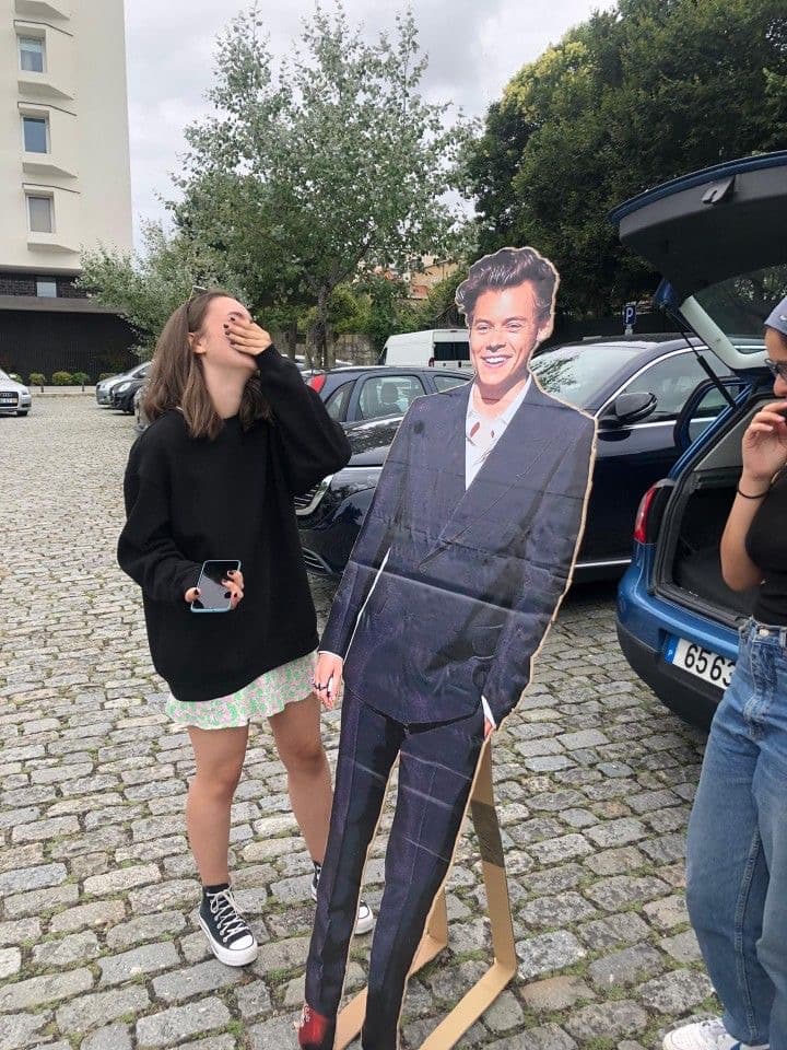 Gigantografía de Harry (tiene que ser la de la imagen xq es mi favorita)