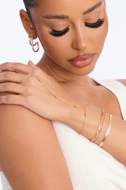 Detailed Diva 4 Piece Hand Chain Bracelet Set - Gold | Fashion Nova