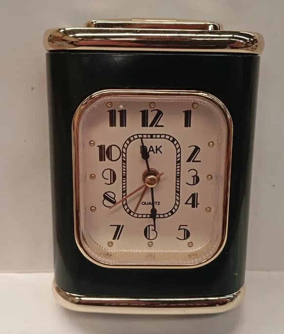 1 Reloj despertador analógico