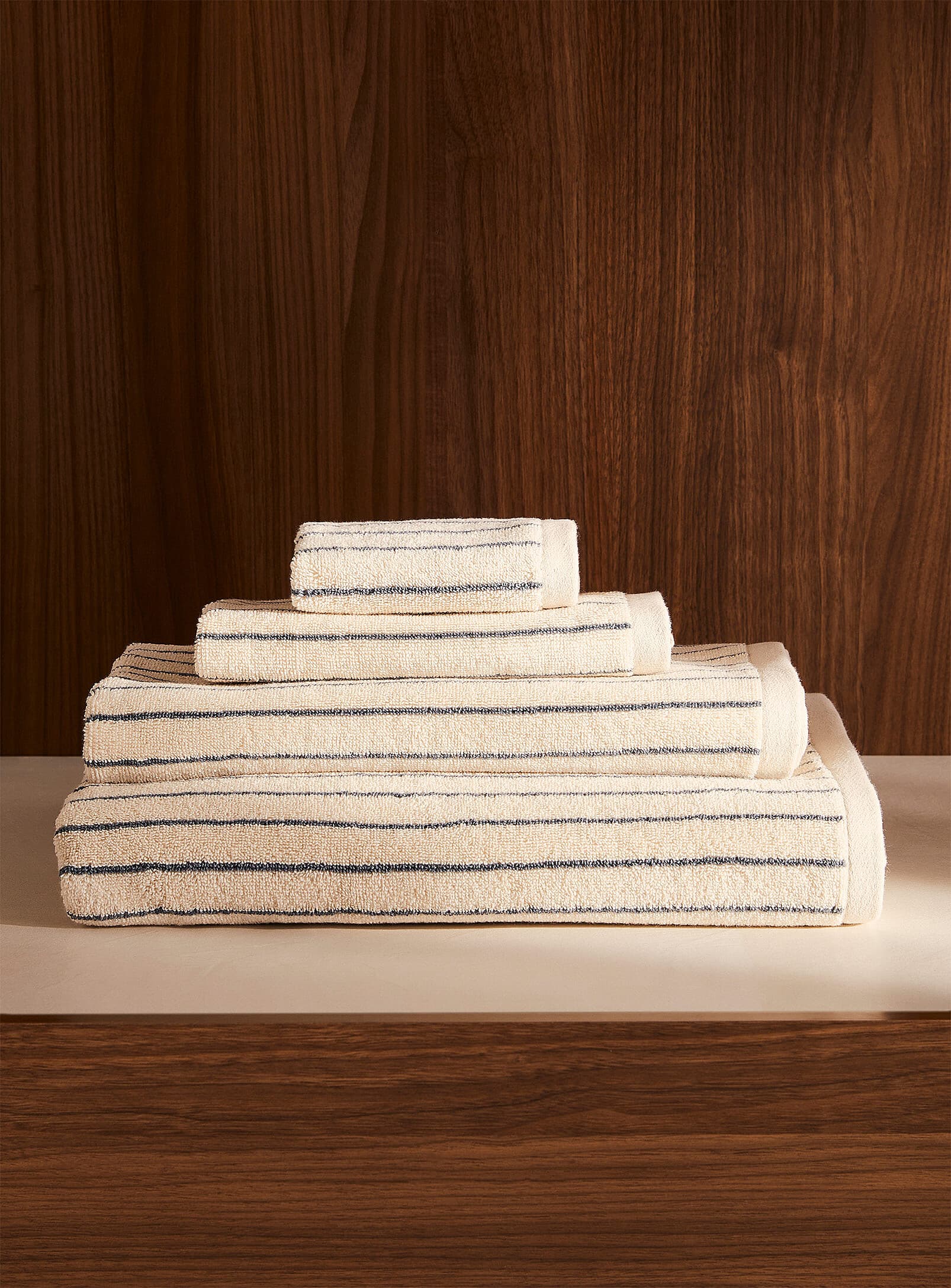 Pinstriped organic cotton towels